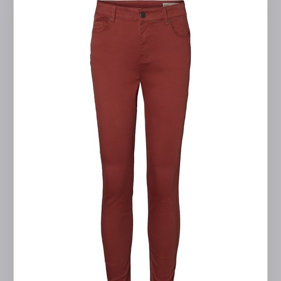 Vero Moda Slim-Fit Push-Up Jeans - Picture 7 of 8